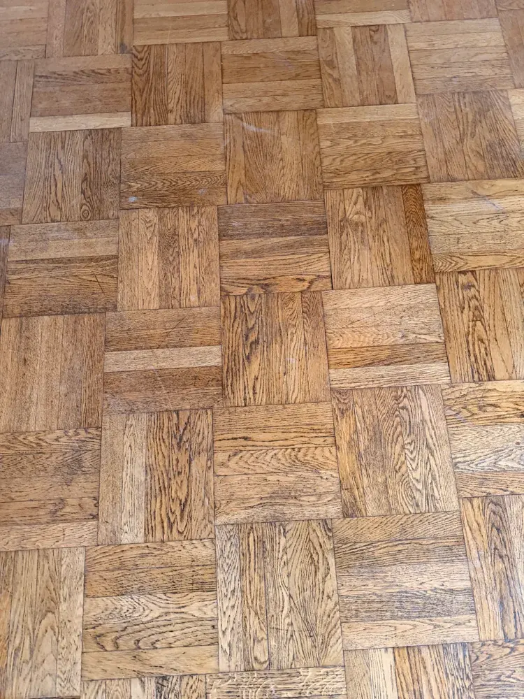 Mosaikparkett vor der Sanierung