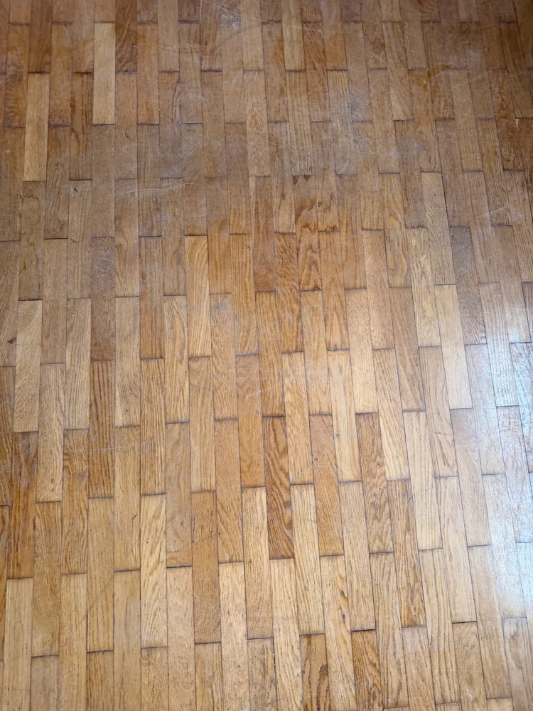 Holzboden vor der Sanierung